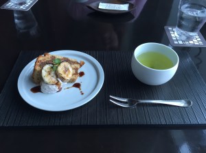 Brown sugar cake with carmelized banana